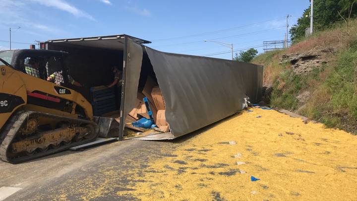 Truck Spills 40,000 Pounds Of Mac And Cheese Onto Motorway